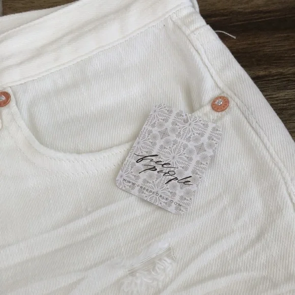 NWT Free People/We The Free Loving Good Vibrations Cutoff Shorts in Spring White - Picture 4 of 11